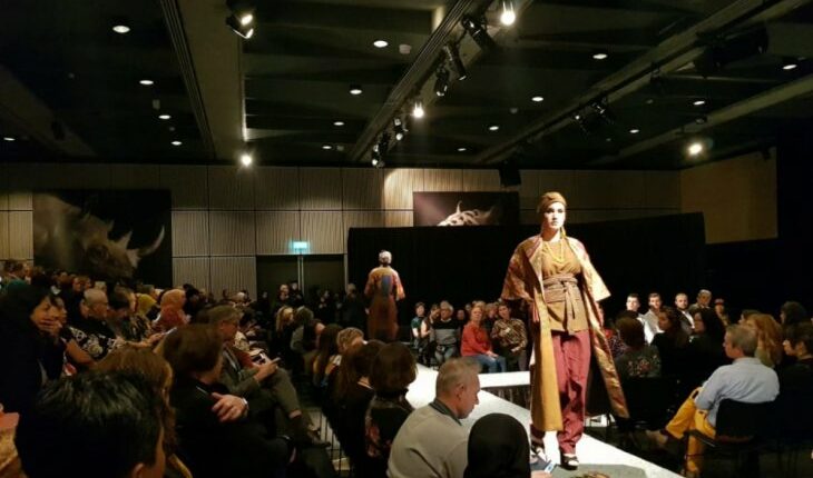 Kenalkan Indonesia lewat kain Wastra