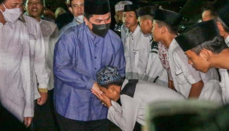 BUMN Beri Beasiswa dan Kesempatan Magang Bagi Para Santri