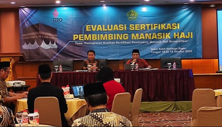 Dirjen PHU Hilman Latief (kiri). (dok. Kemenag)