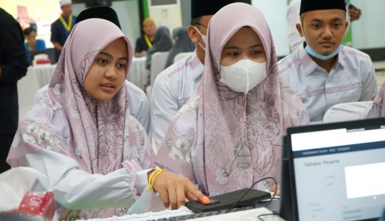 Peserta MTQ sedang melakukan registrasi ulang. (dok. Kemenag)
