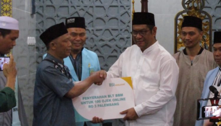 BSI Maslahat dan BSI Salurkan Bantuan Langsung Tunai ke Guru Ngaji dan Mitra Ojol