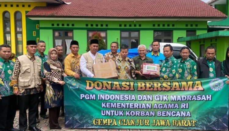 Peduli Cianjur, Kemenag Salurkan Bantuan untuk Guru Madrasah Terdampak Gempa